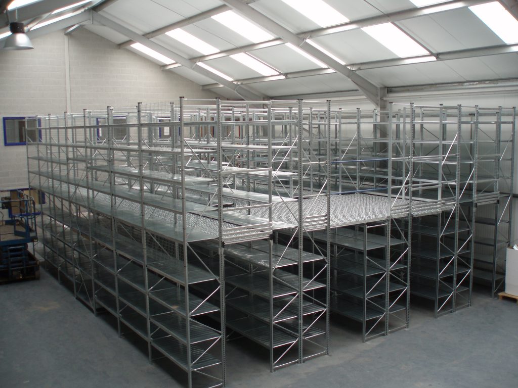 Two-tier Metalsistem shelving installation.